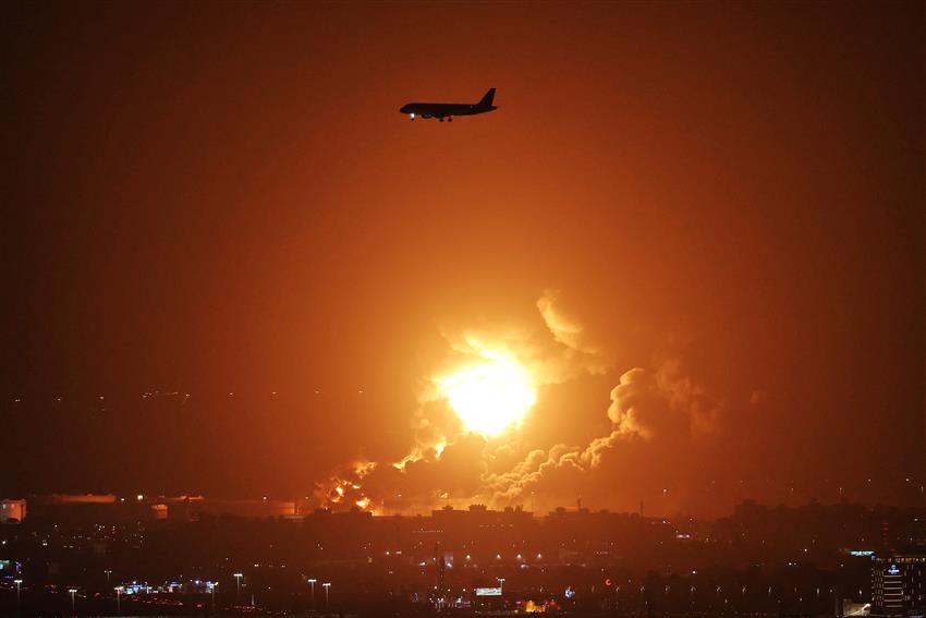 Sunset and airplane Saudi Arabia F1